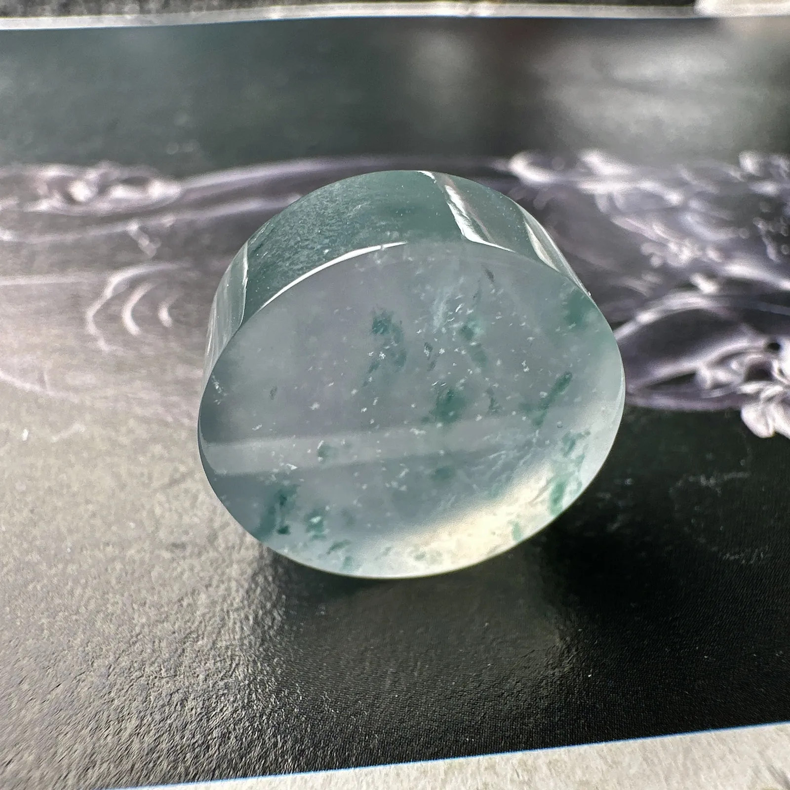 【玻璃种飘花路路通】难得的冰润度，难得的好颜色，韵味十足，古色古香。多用款