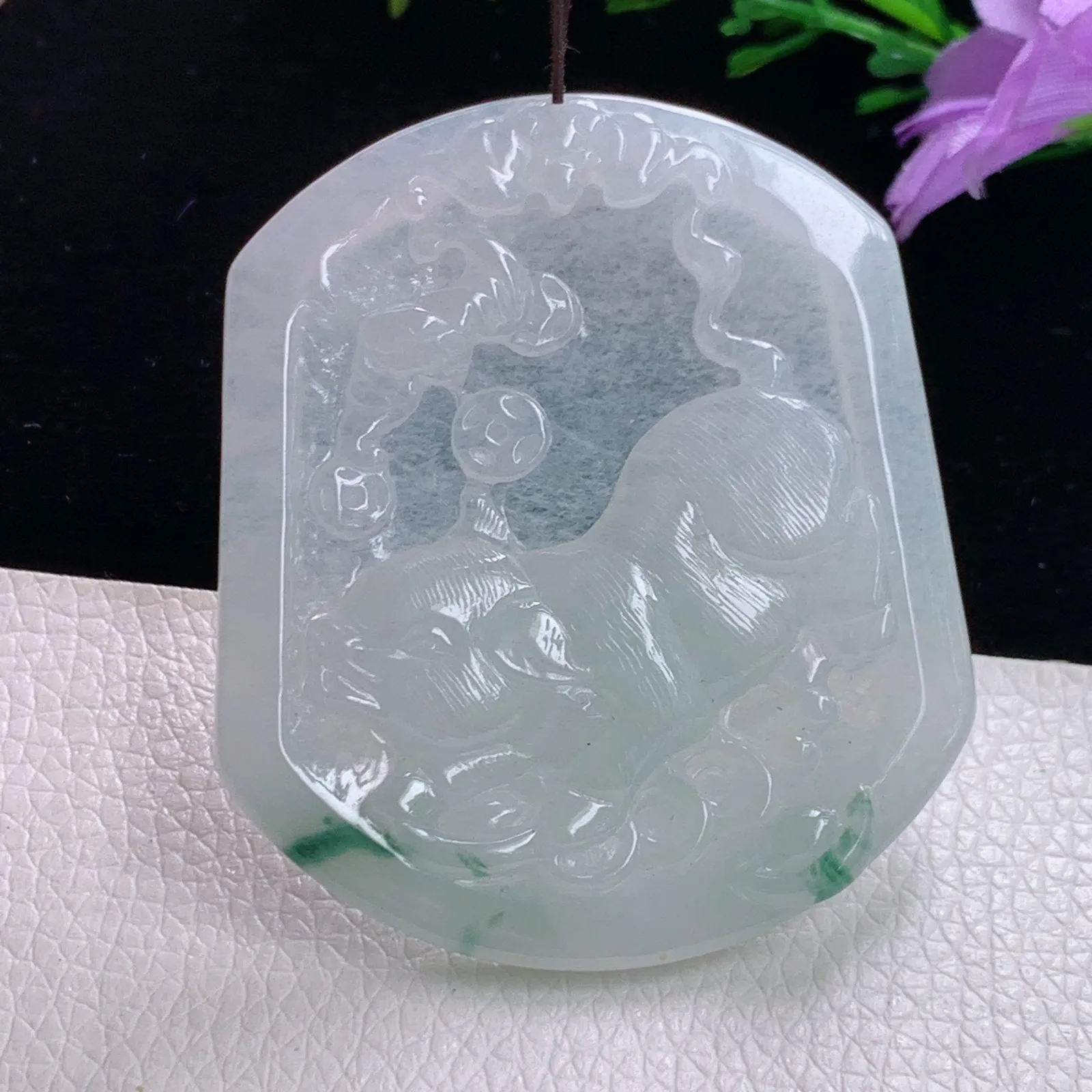 yn实拍52.5*45.6*5.5缅甸翡翠精雕冰飘花招财猪 生肖猪玉吊坠 玉挂件