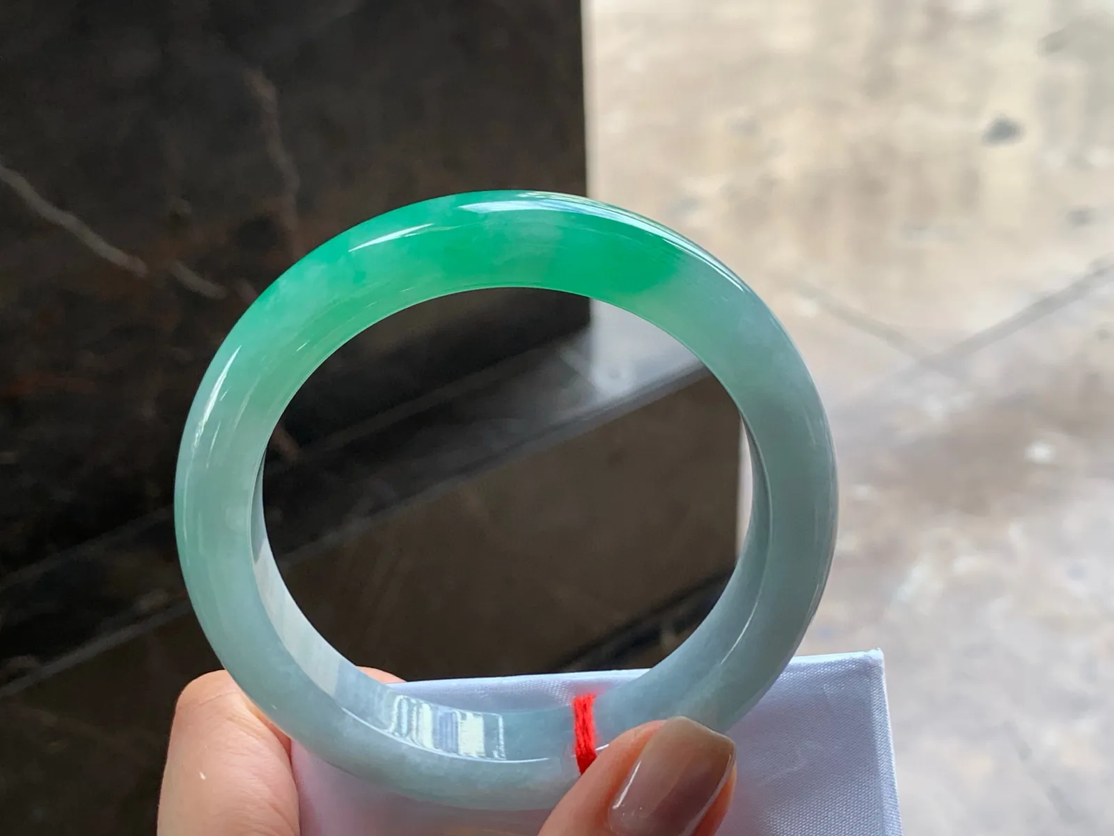 带色手镯
细腻清爽 58/12.5/9.5mm