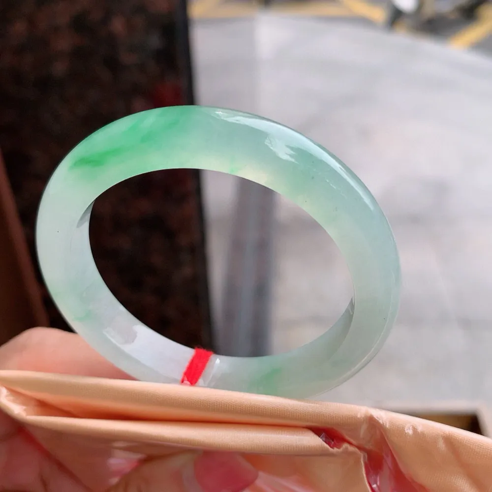 正圈高冰阳绿 一丝细纹 尺寸:50.2/9.3/7.8 种色俱佳