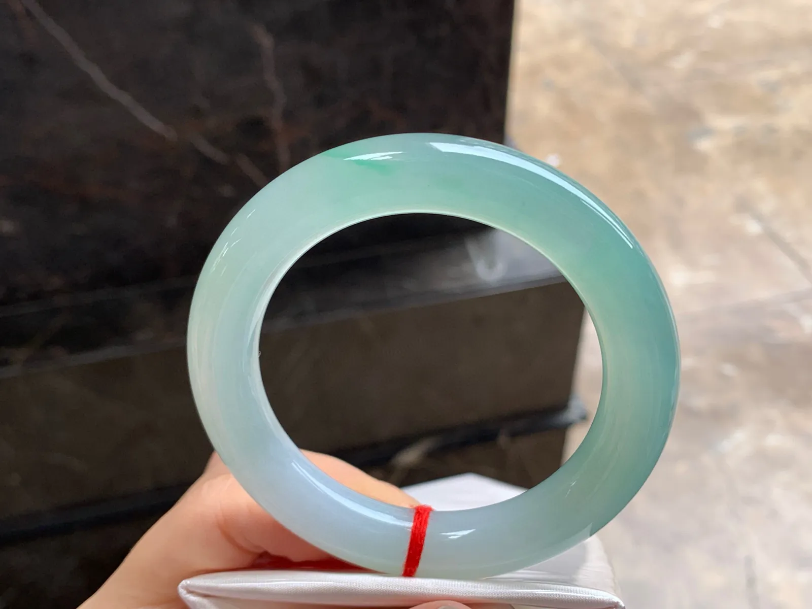 57.5-12.2

冰晴圆条手镯^_^种水好 透亮