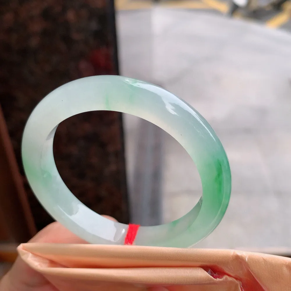 正圈高冰阳绿 一丝细纹 尺寸:50.2/9.3/7.8 种色俱佳