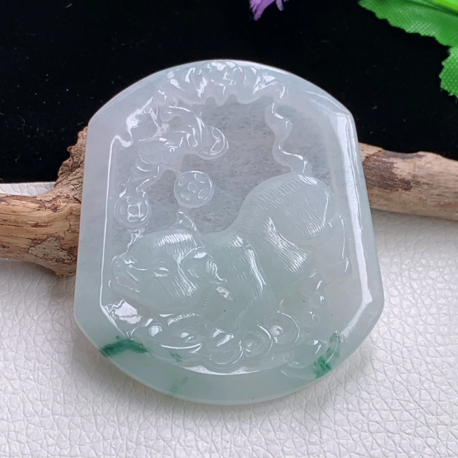 yn实拍52.5*45.6*5.5缅甸翡翠精雕冰飘花招财猪 生肖猪玉吊坠 玉挂件