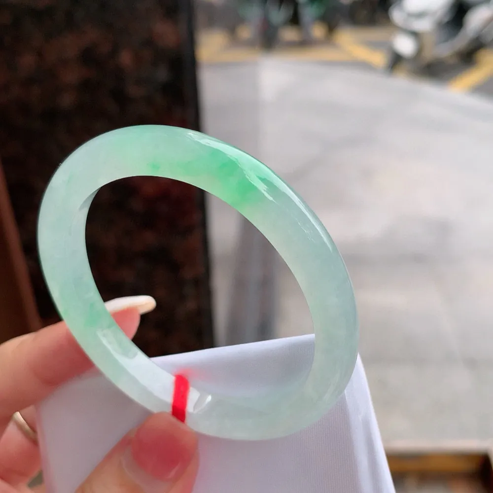 贵妃高冰阳绿 一丝细纹 尺寸:52.2/45.1/7.5/7 种色俱佳🥰🥰