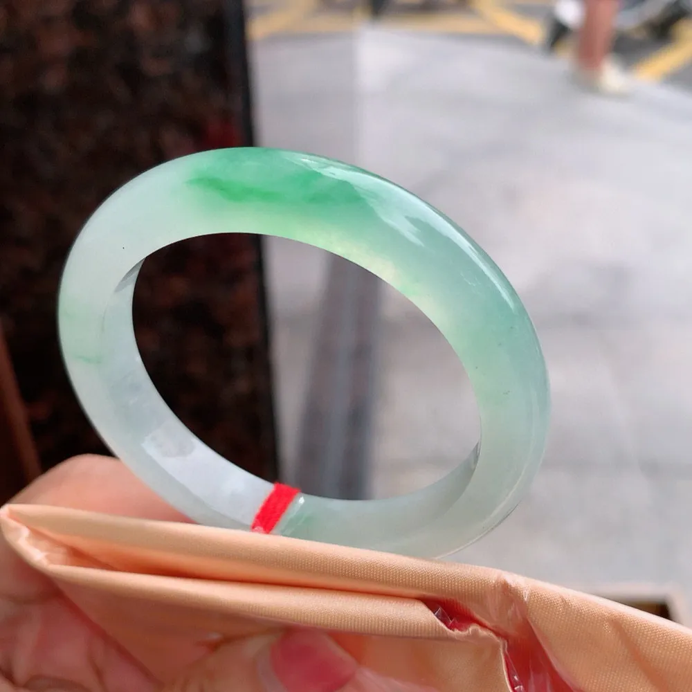 正圈高冰阳绿 一丝细纹 尺寸:50.2/9.3/7.8 种色俱佳