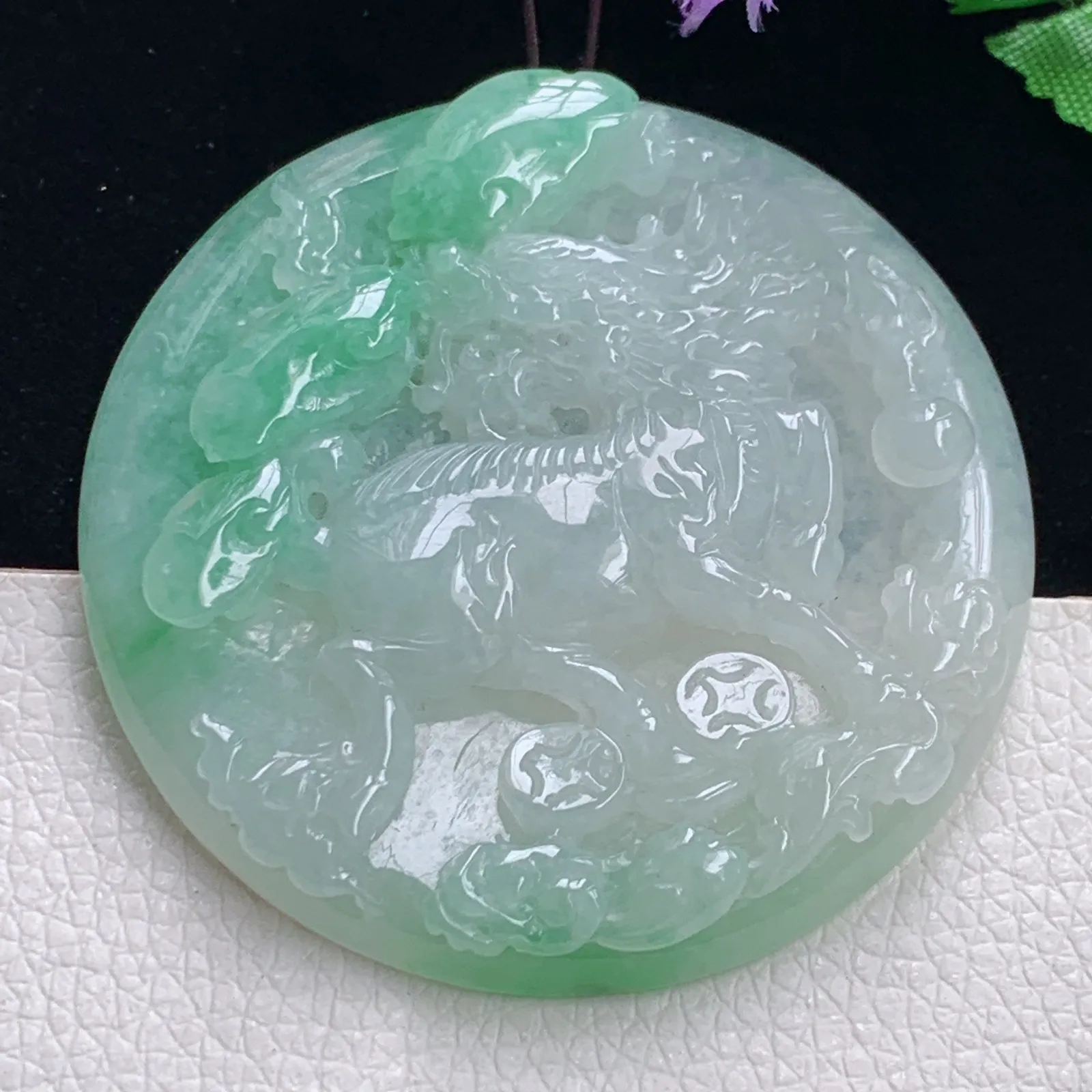 jy实拍55.5*7.8老坑精雕胶感双彩瑞兽麒麟翡翠玉吊坠 玉挂件
