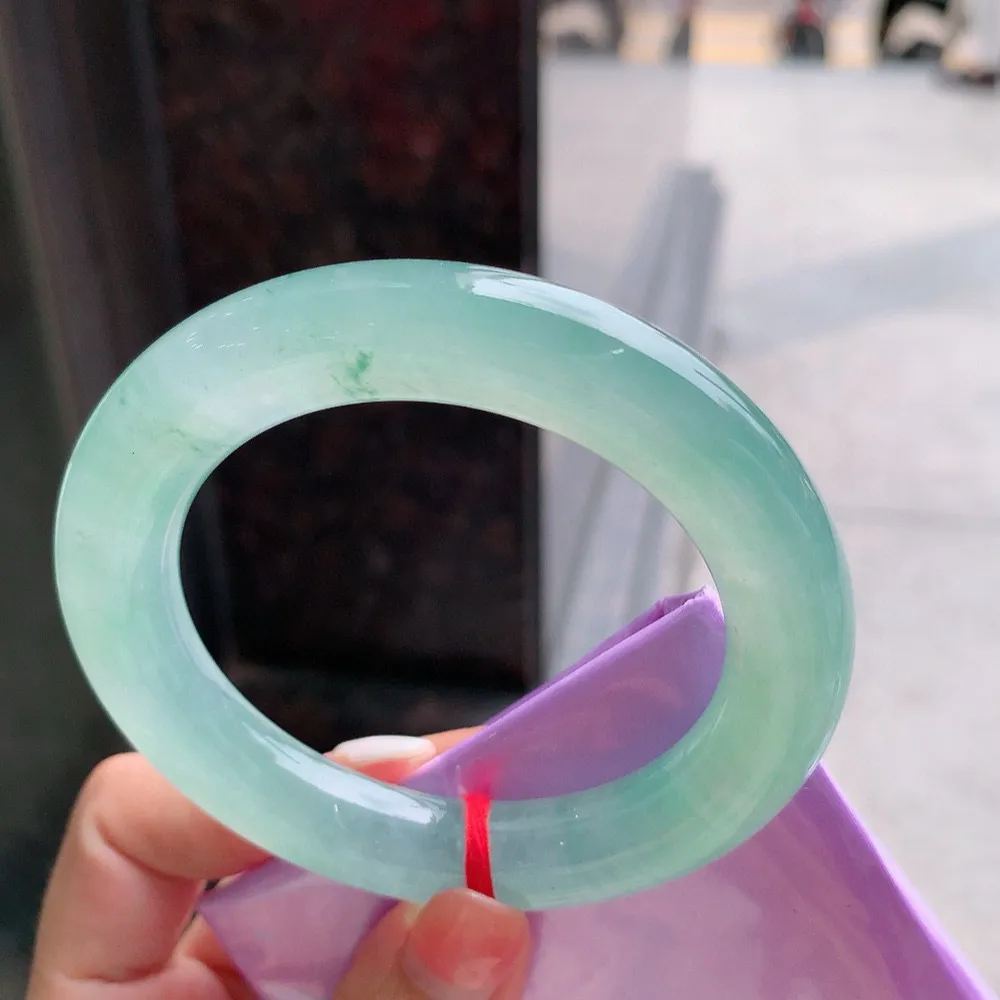 圆条冰玻阳绿 无瑕 尺寸:57.9/12.3胶感十足