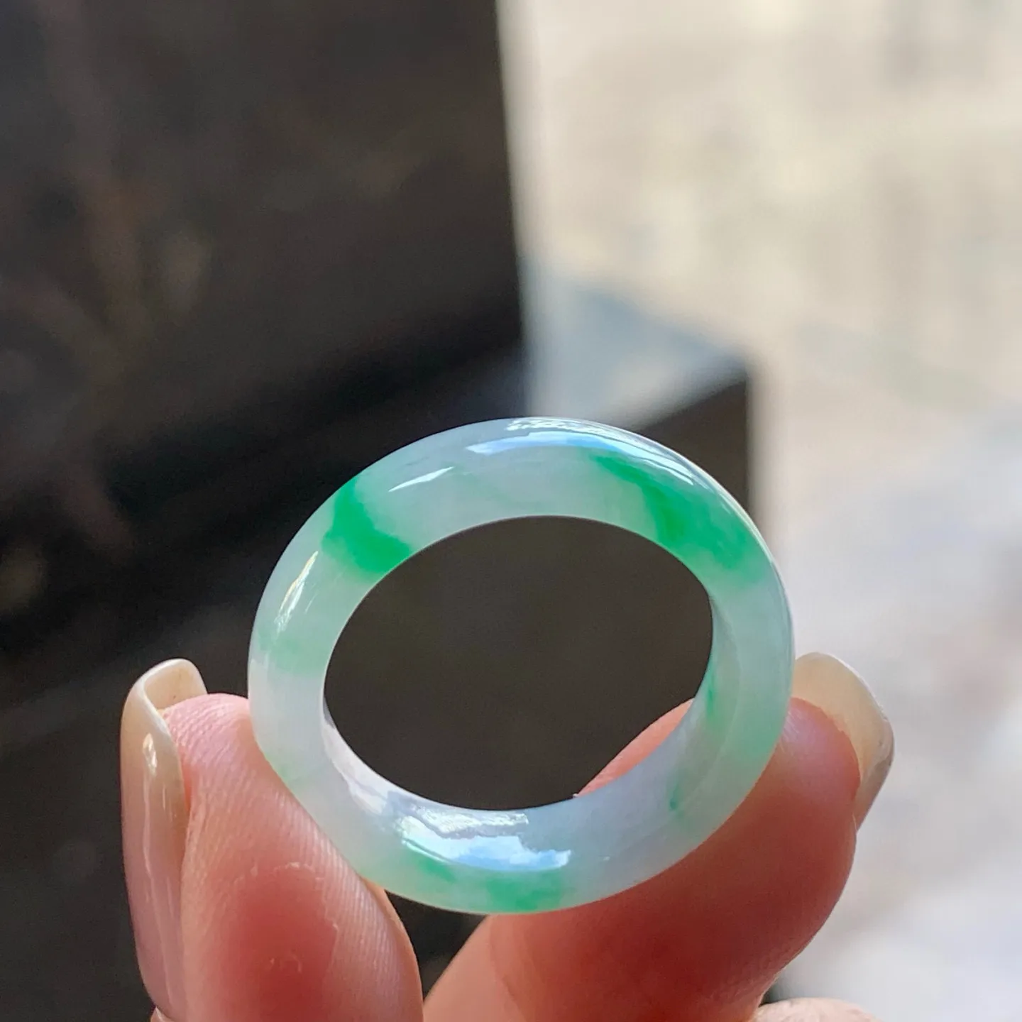 阳绿指环
水润