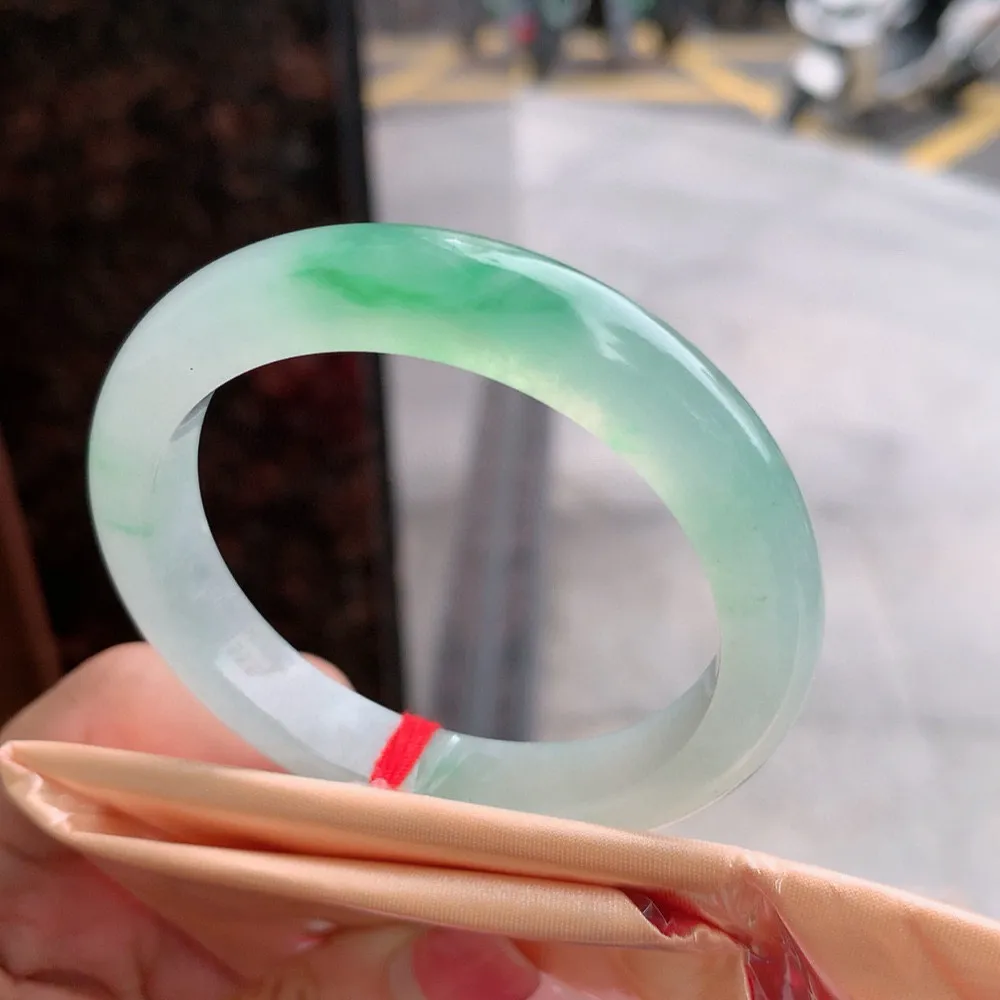 正圈高冰阳绿 一丝细纹 尺寸:50.2/9.3/7.8 种色俱佳