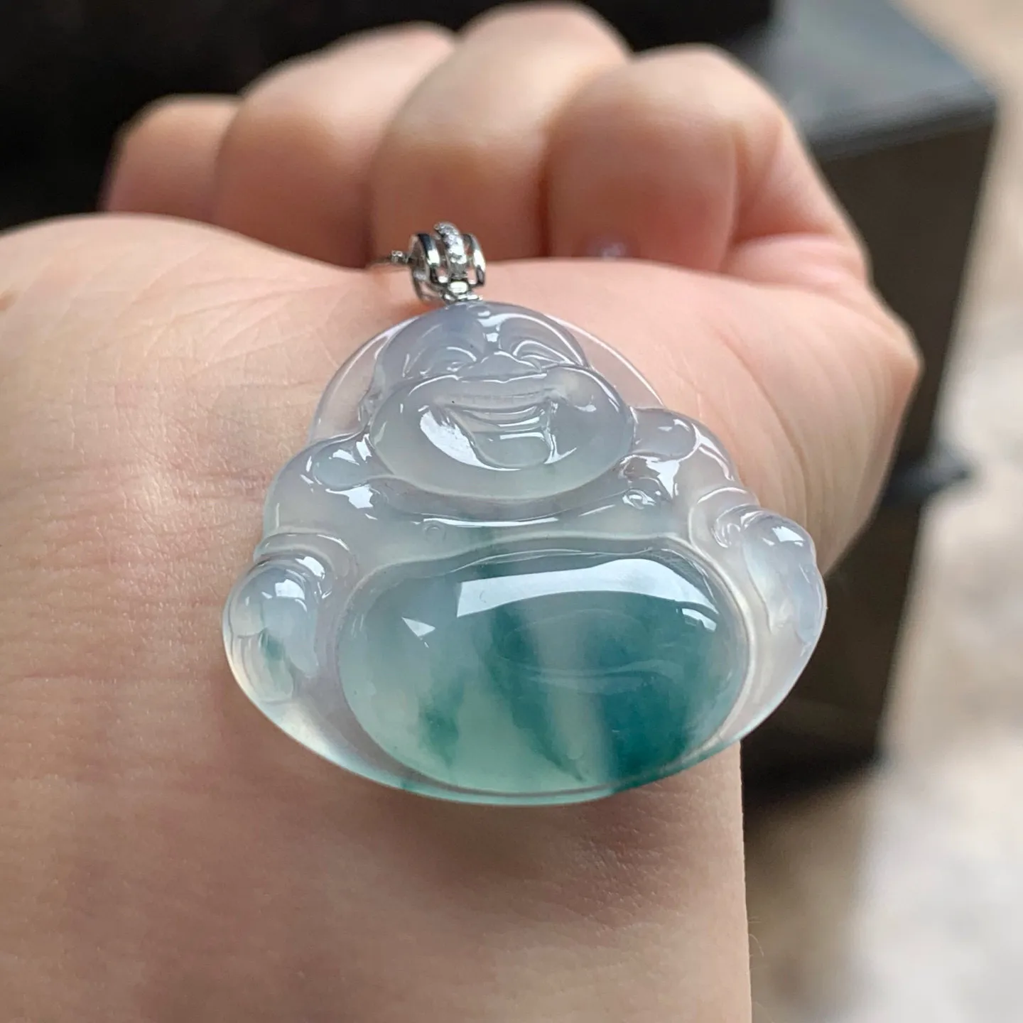 冰种飘花坐佛
飘花灵动，笑口常开