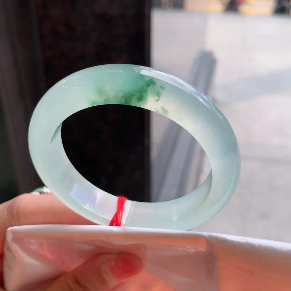 正圈冰玻晴水蓝花镯 无瑕 尺寸:53.5/12.2/8.8  胶感十足 荧光闪闪 实物更好 🥰🥰