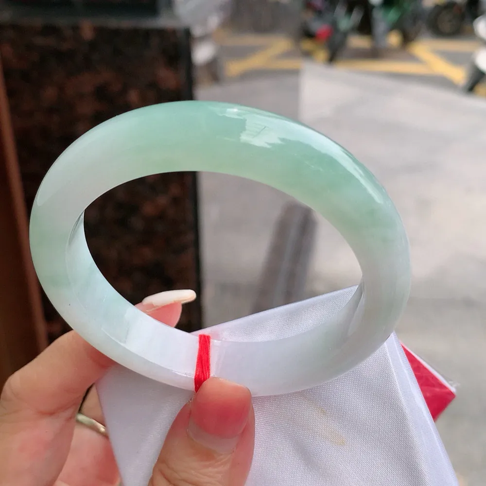 正圈冰绿 无瑕 尺寸:57.7/12.4/8.6 冰润