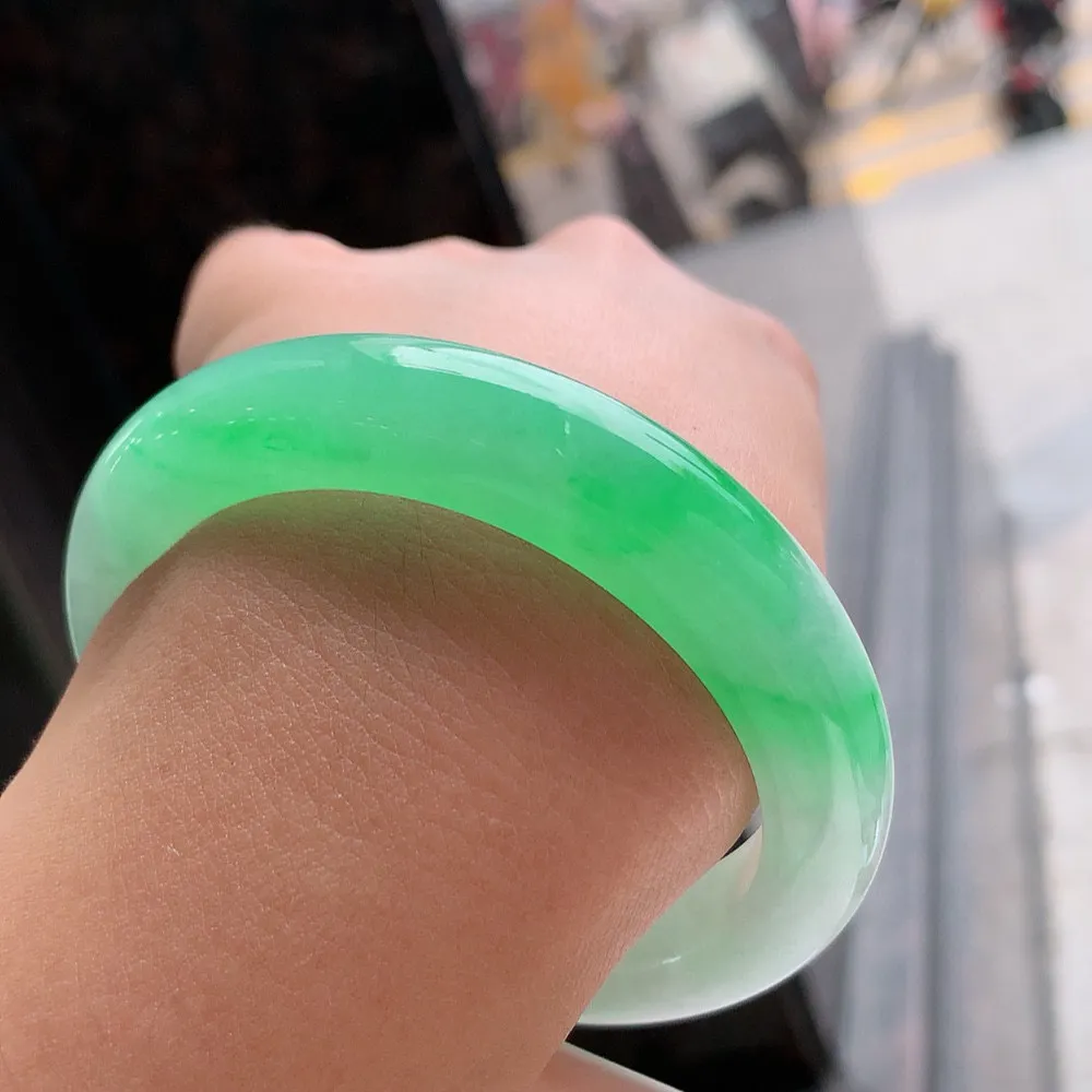 正圈高冰阳绿 无瑕 尺寸:56.2/12.6/9.5 阳绿 种色俱佳