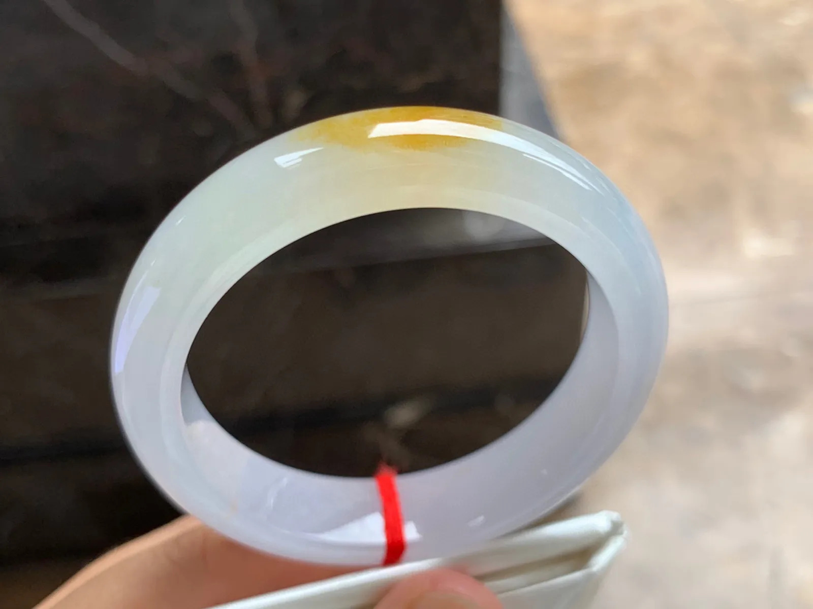 54-13.5-9mmm
冰黄翡手镯 水润冰透 一抹黄 韵味十足