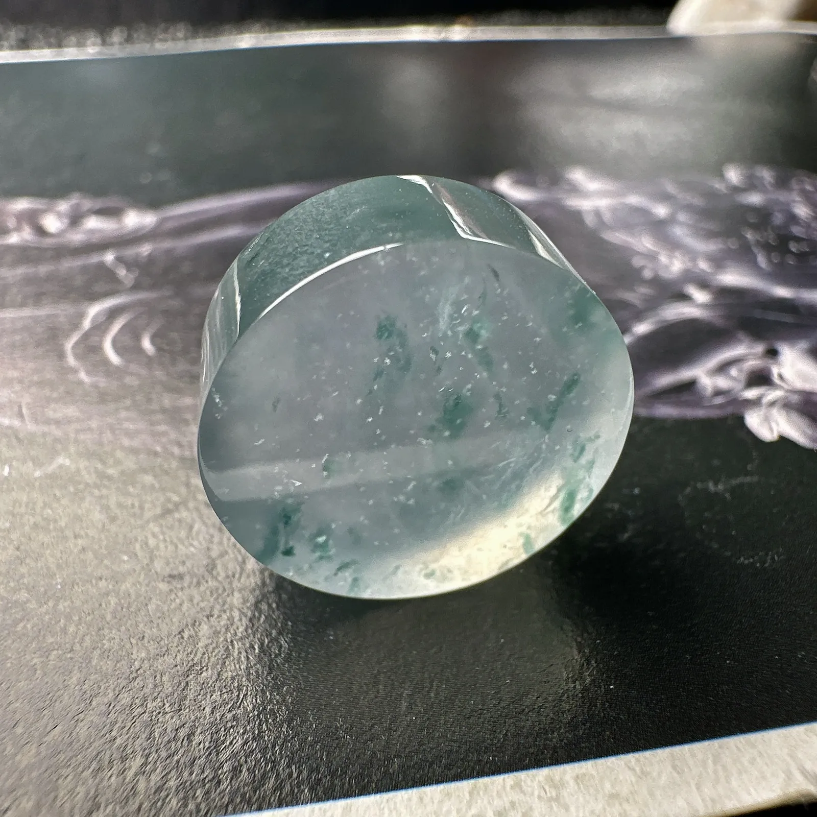 【玻璃种飘花路路通】难得的冰润度，难得的好颜色，韵味十足，古色古香。多用款