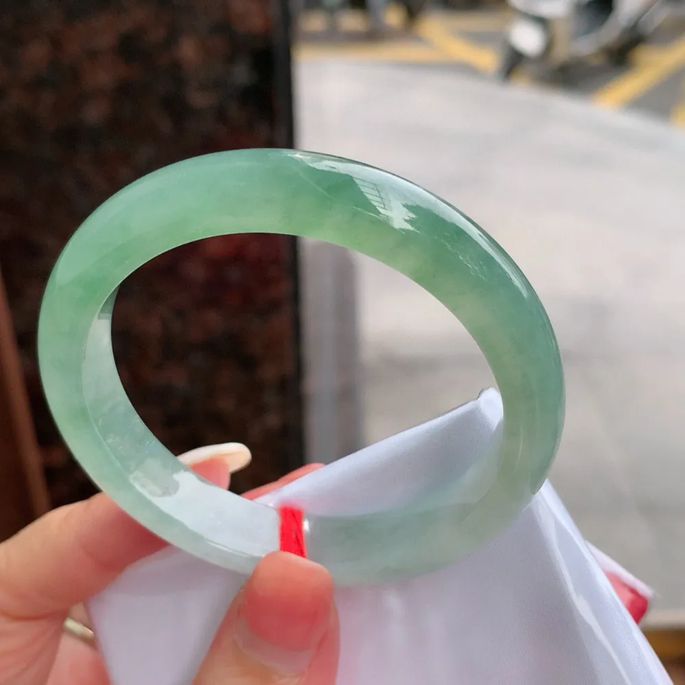 正圈高冰油绿 无瑕 尺寸:53.4/10.9/7.6种色兼备