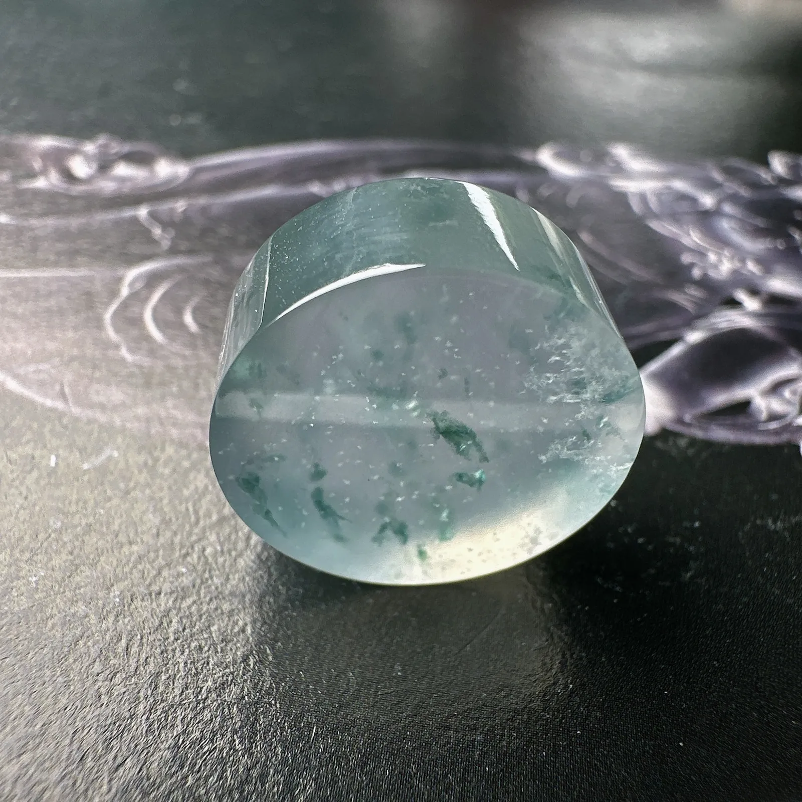 【玻璃种飘花路路通】难得的冰润度，难得的好颜色，韵味十足，古色古香。多用款