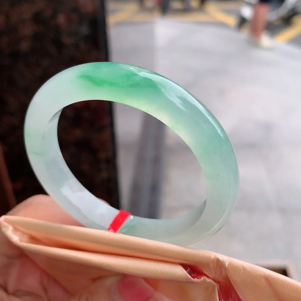 正圈高冰阳绿 一丝细纹 尺寸:50.2/9.3/7.8 种色俱佳