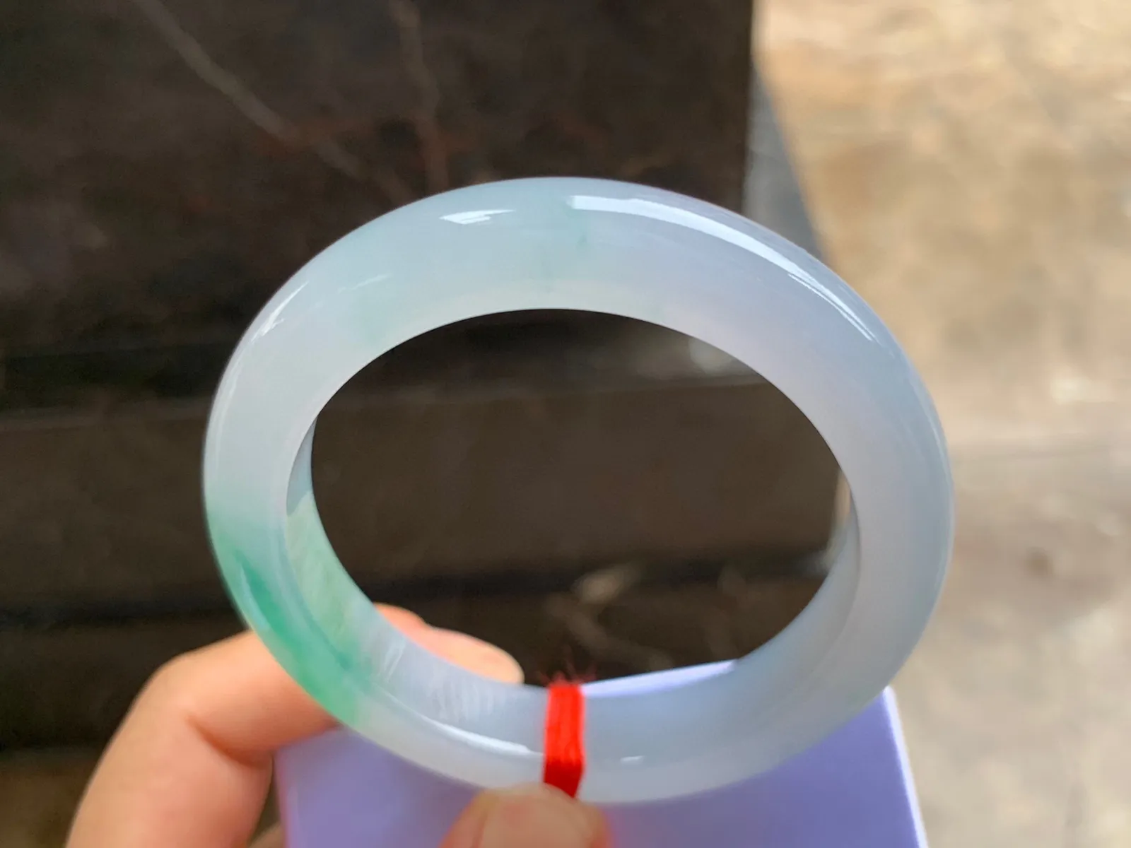 56-12-10mm
冰种飘绿手镯 一抹绿清新脱俗
