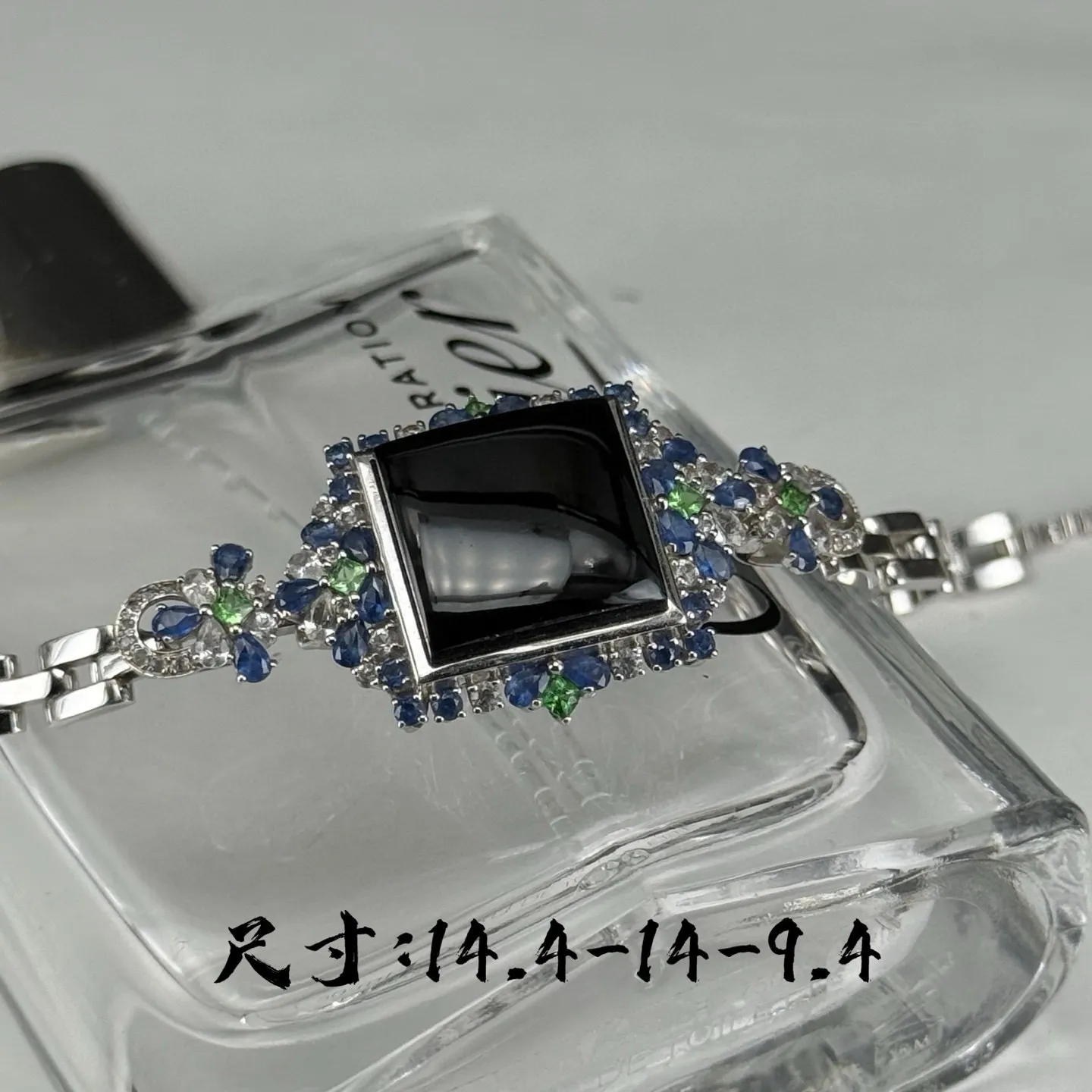 精品18k墨翠手链 种好色正 黑度极好 打灯通透 油性十足 尺寸14.4