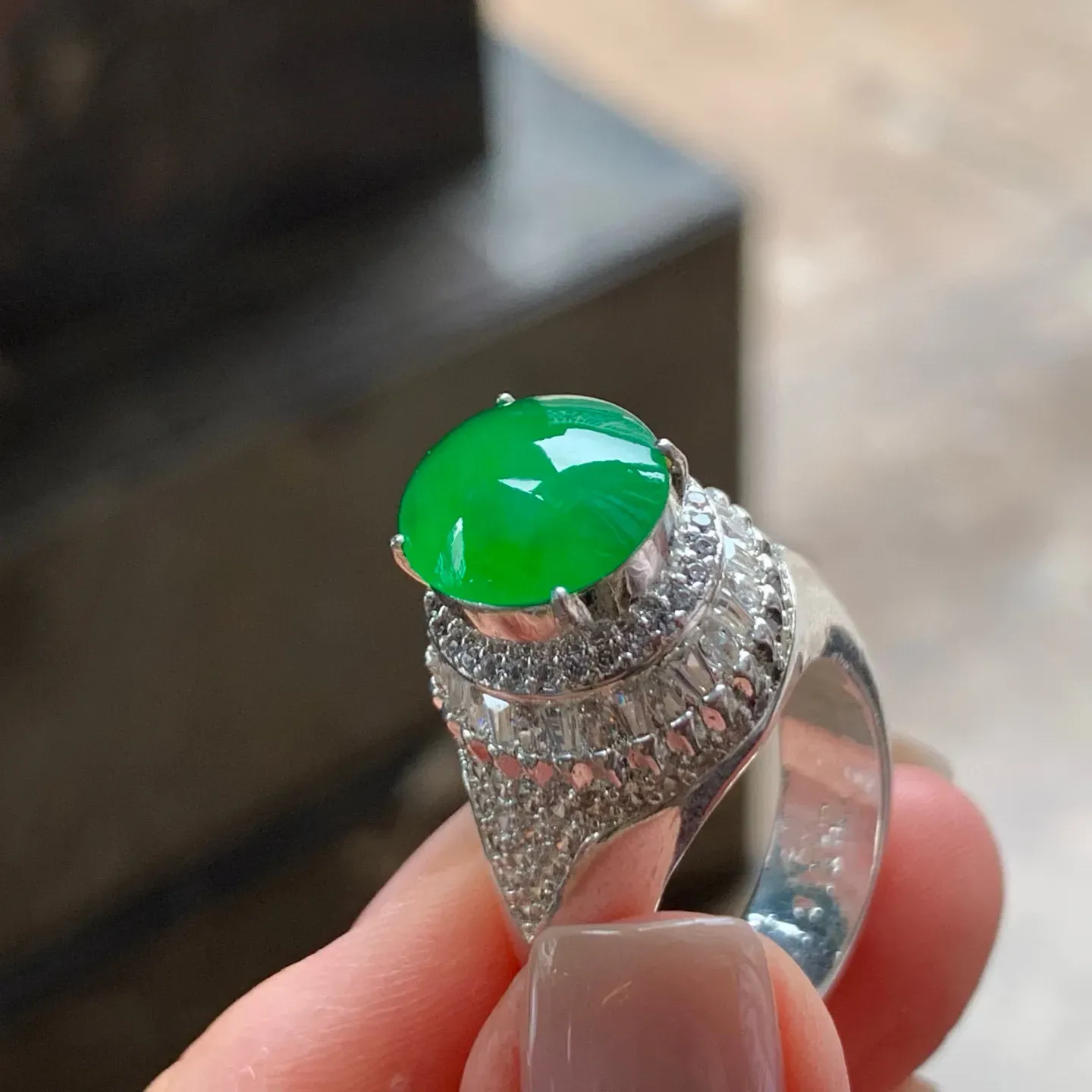 冰种满色蛋面
有种有色～铜托