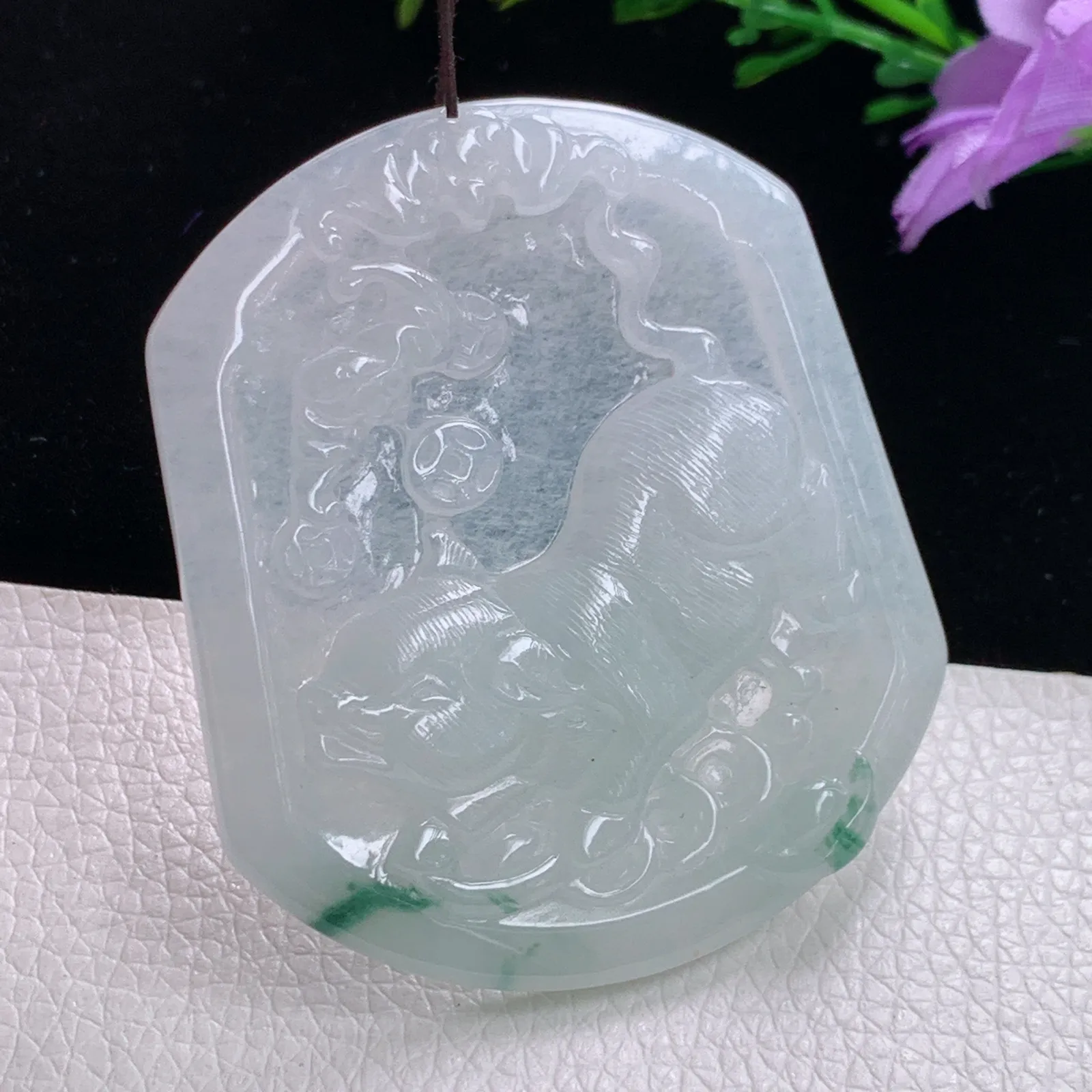 yn实拍52.5*45.6*5.5缅甸翡翠精雕冰飘花招财猪 生肖猪玉吊坠 玉挂件