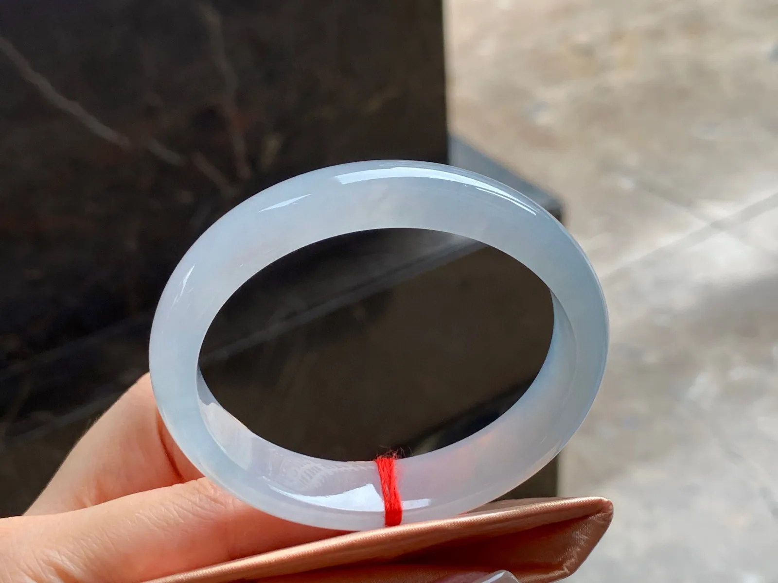冰种贵妃镯
干净清爽 55/12.5/7mm