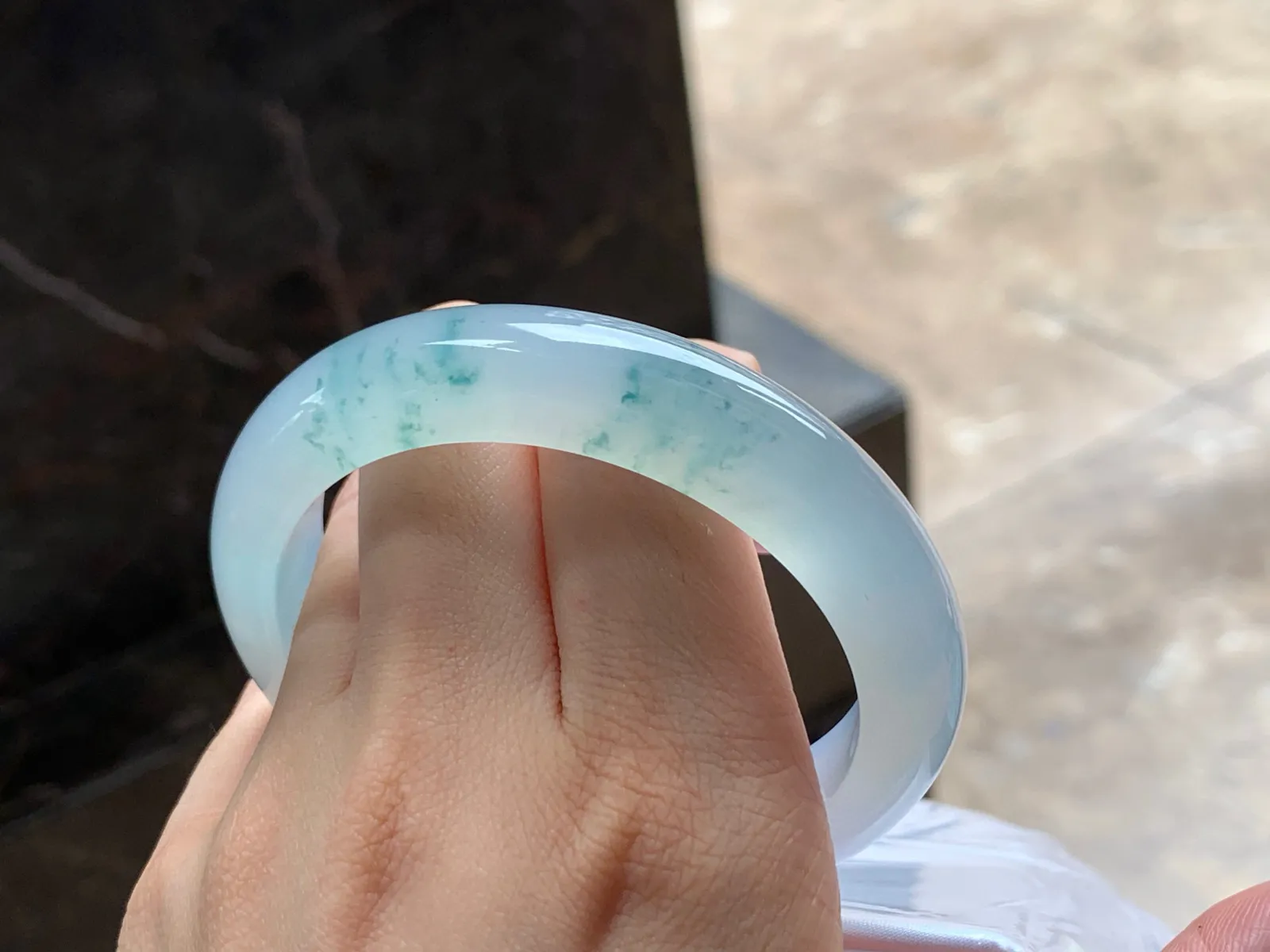 冰种飘花手镯
种好56.5/12.5/9mm