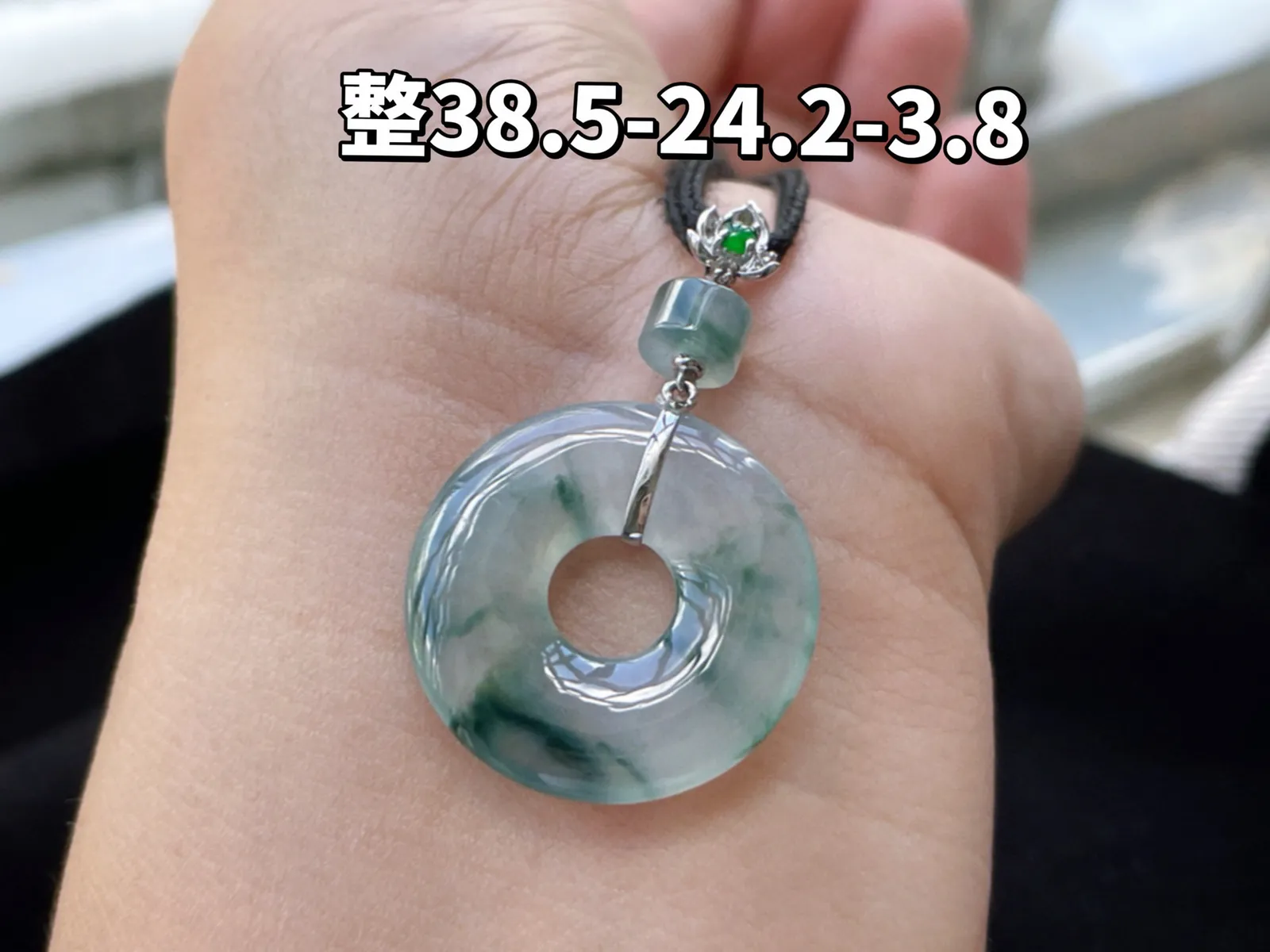 18K 冰种飘花·平安环

整38.5-24.2-3.8