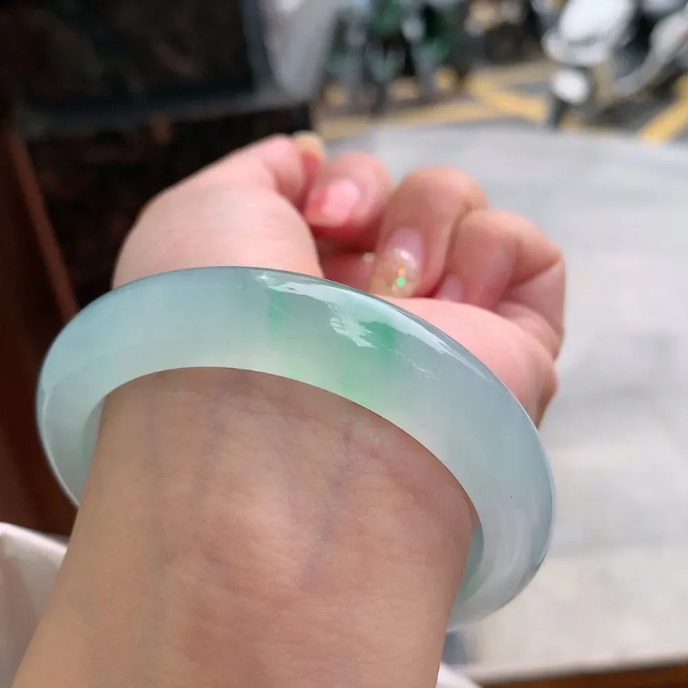 正圈冰玻阳绿 无瑕 尺寸:56.5/12.5/8.7 种色兼备🥰🥰