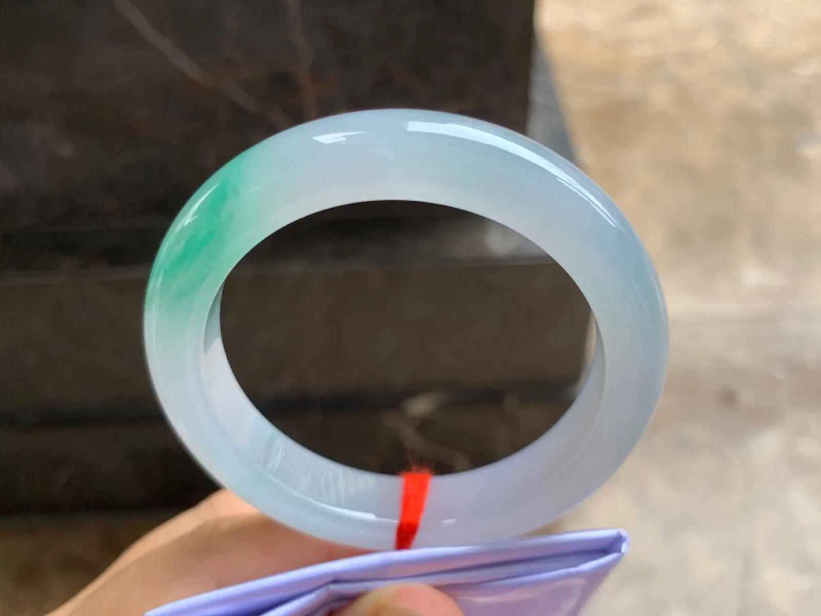 56-12-10mm
冰种飘绿手镯 一抹绿清新脱俗