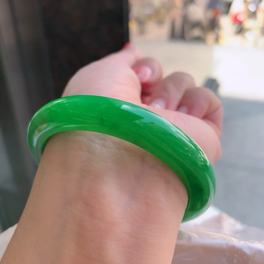 正圈满色阳绿 无瑕 尺寸:53.2/10/8 色阳🥰🥰
