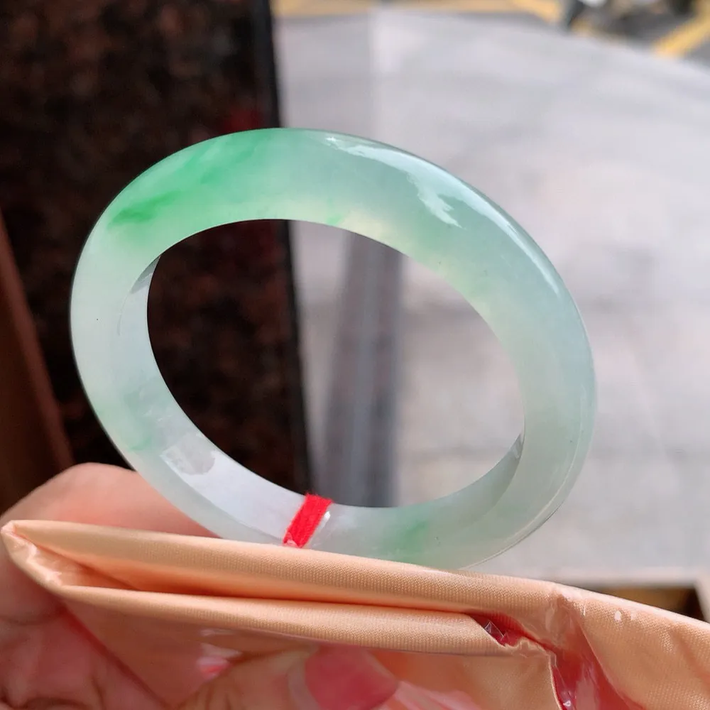 正圈高冰阳绿 一丝细纹 尺寸:50.2/9.3/7.8 种色俱佳