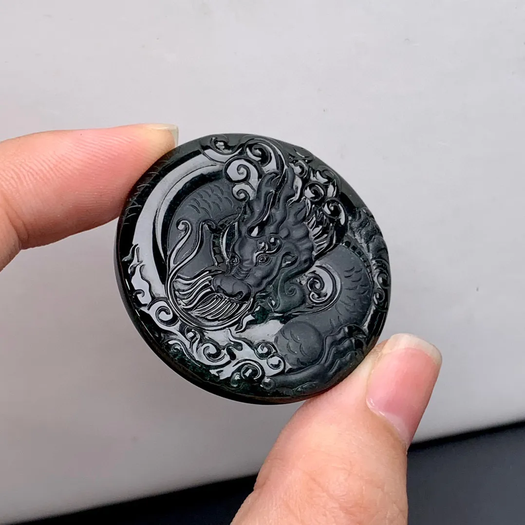 缅甸墨翠龙牌凤牌龙凤牌挂件，黑度油黑 种老肉质细 打灯冰透十足 色阳绿，双面雕刻 雕工精美