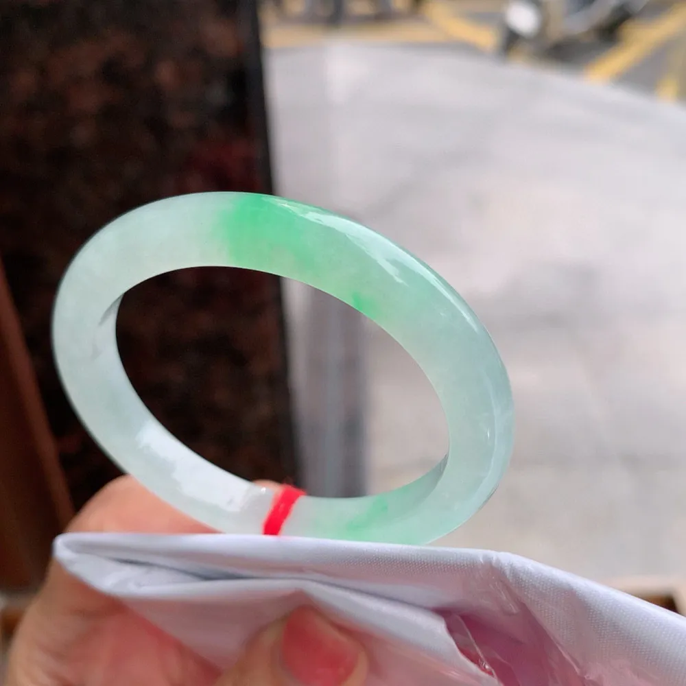 贵妃高冰阳绿 一丝细纹 尺寸:52.2/45.1/7.5/7 种色俱佳🥰🥰