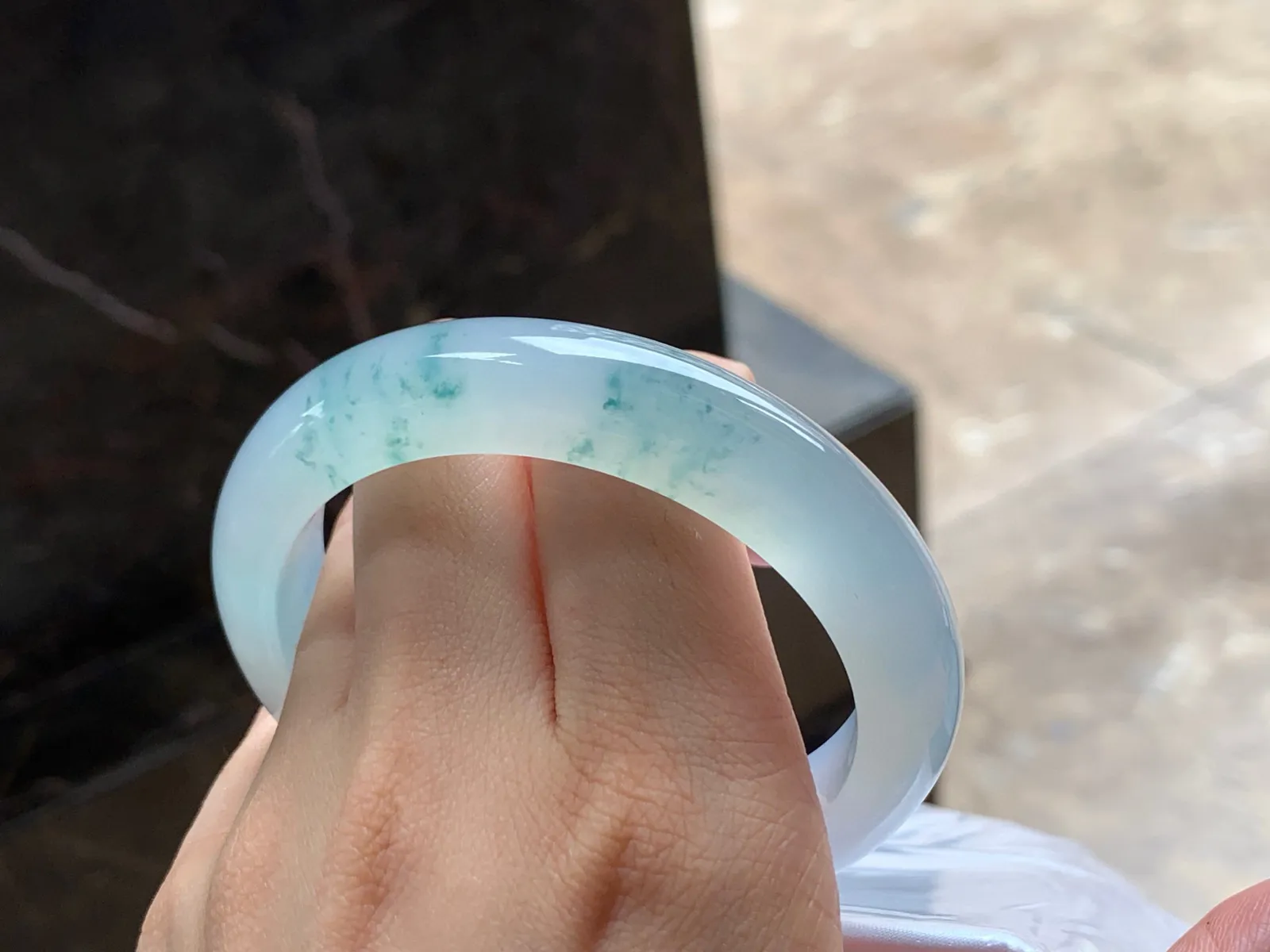 冰种飘花手镯
种好56.5/12.5/9mm