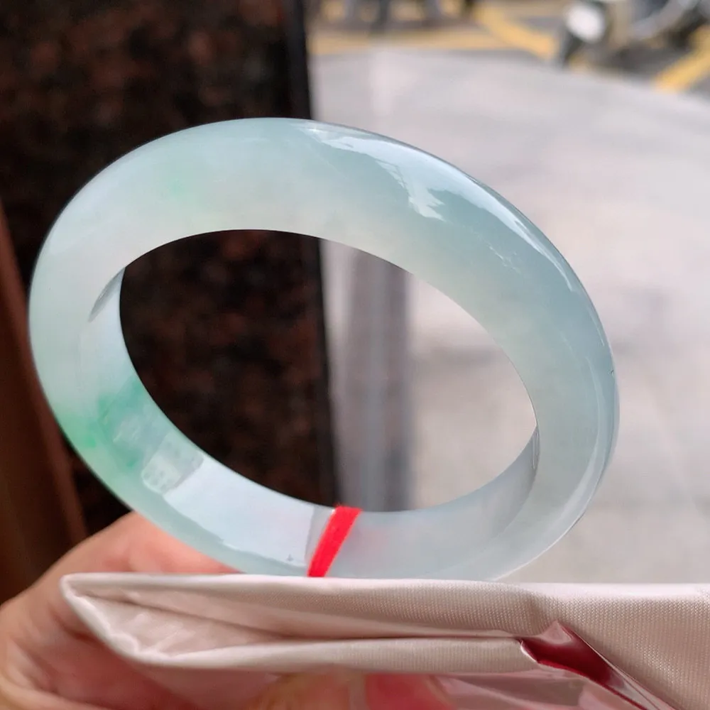正圈冰玻阳绿 无瑕 尺寸:56.5/12.5/8.7 种色兼备🥰🥰