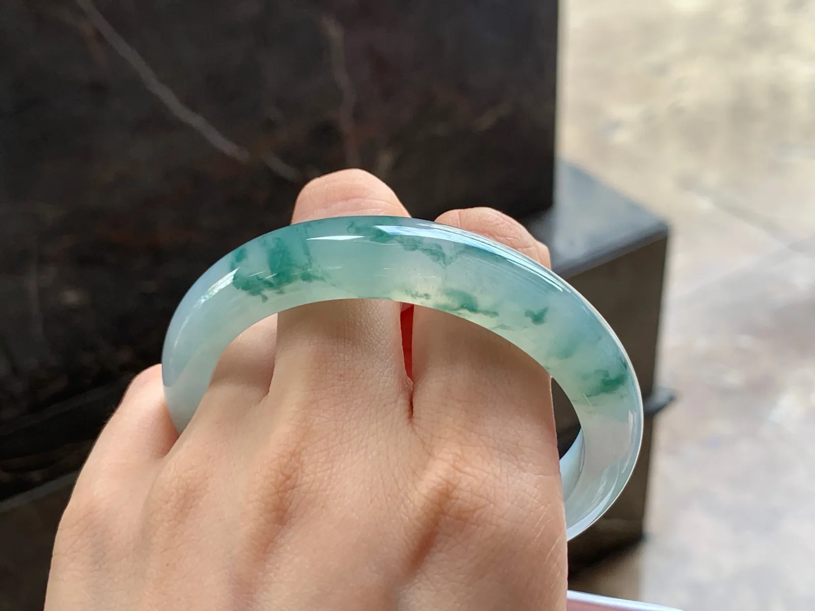 冰种飘花手镯
清爽58/12/8.5mm