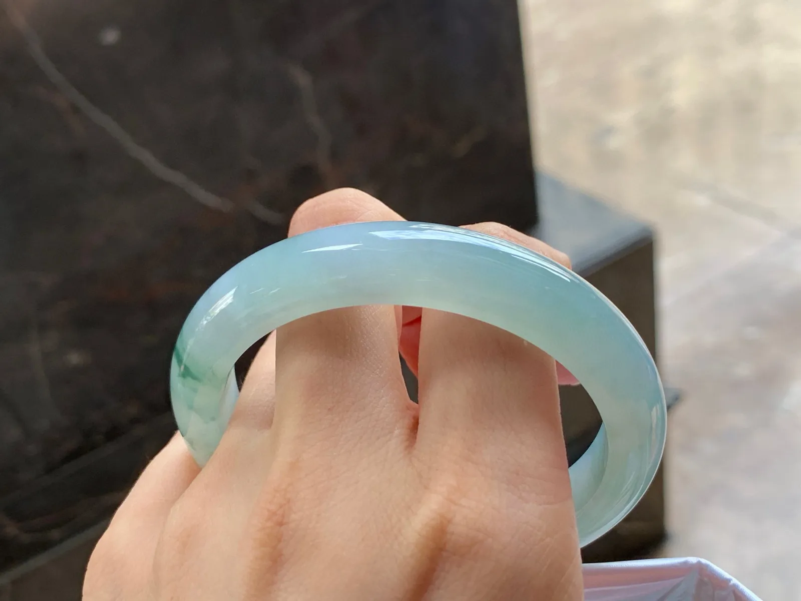 冰种飘花手镯
清爽58/12/8.5mm