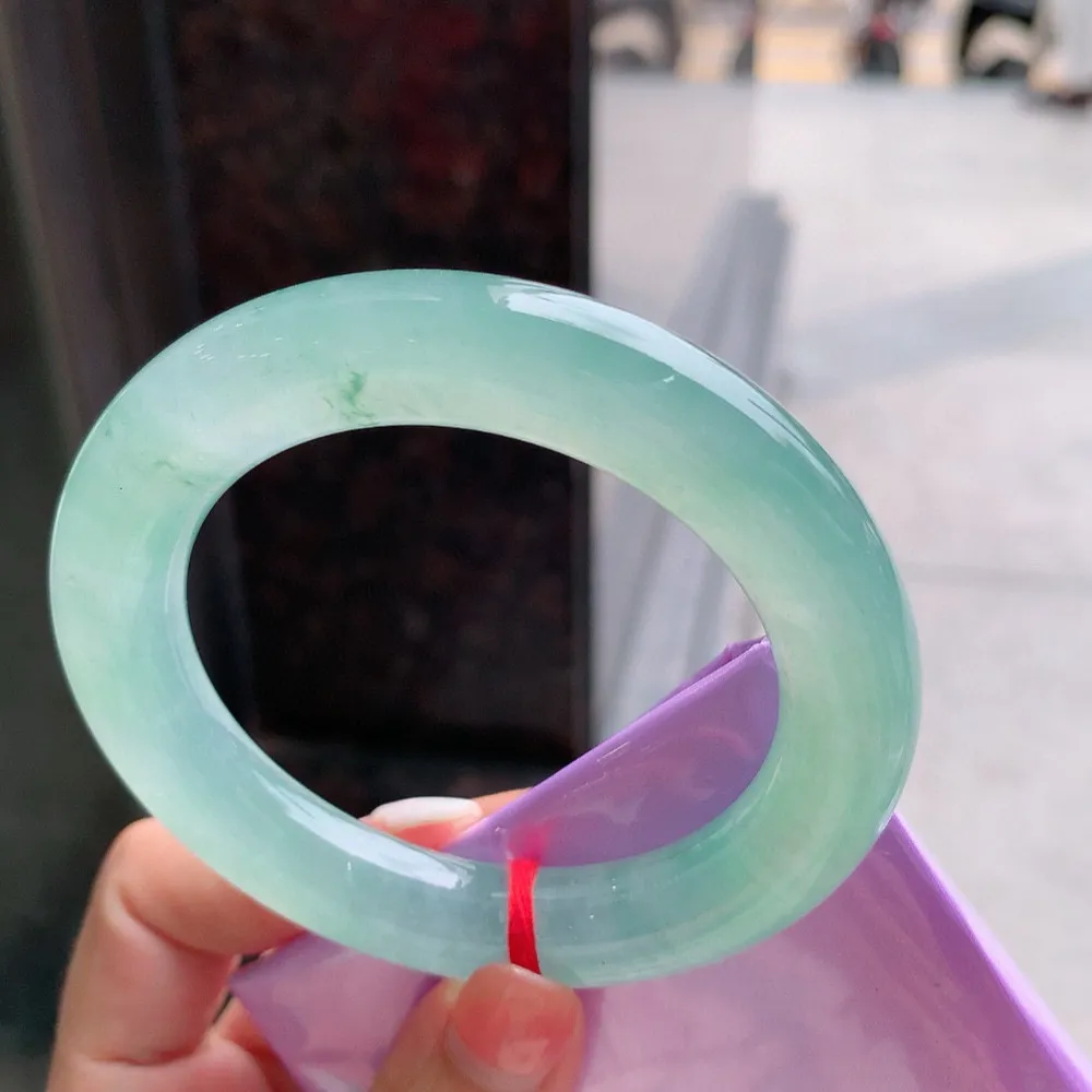 圆条冰玻阳绿 无瑕 尺寸:57.9/12.3胶感十足