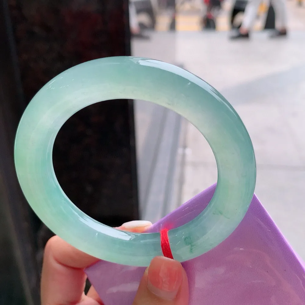 圆条冰玻阳绿 无瑕 尺寸:57.9/12.3胶感十足