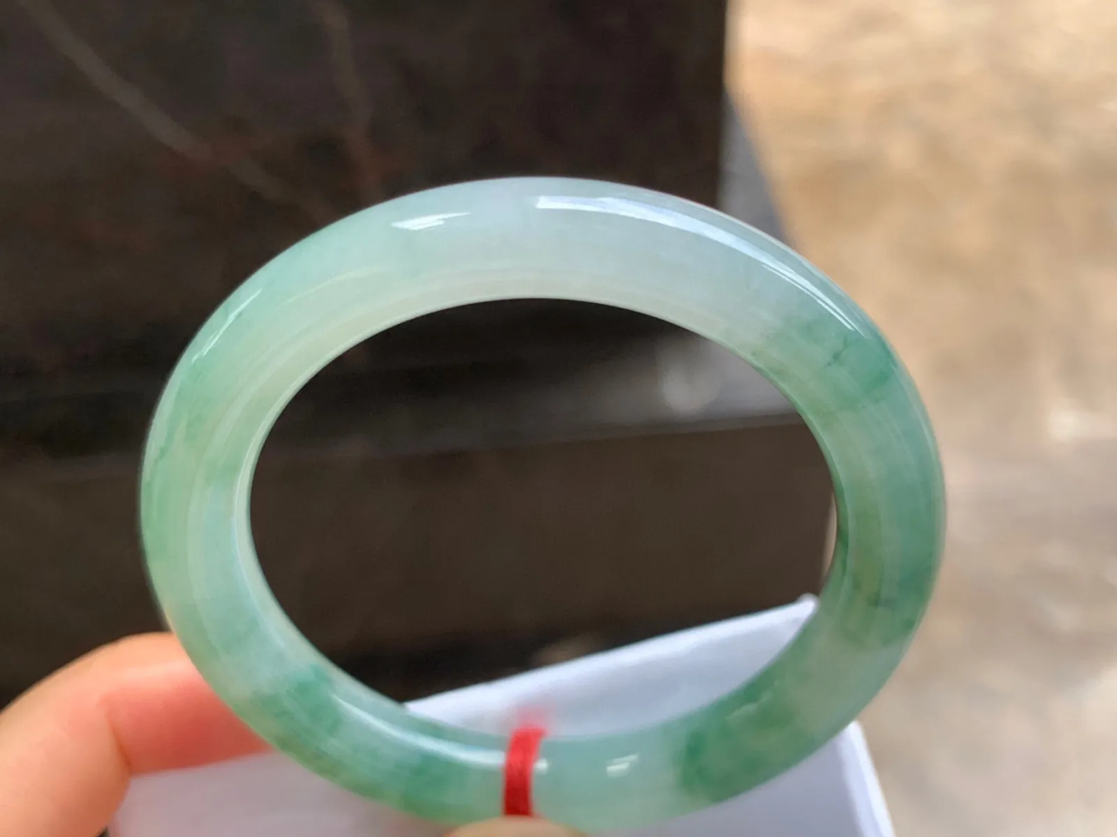 50.5-8.5mm
冰种飘花圆条手镯 水润光泽 花色漂亮