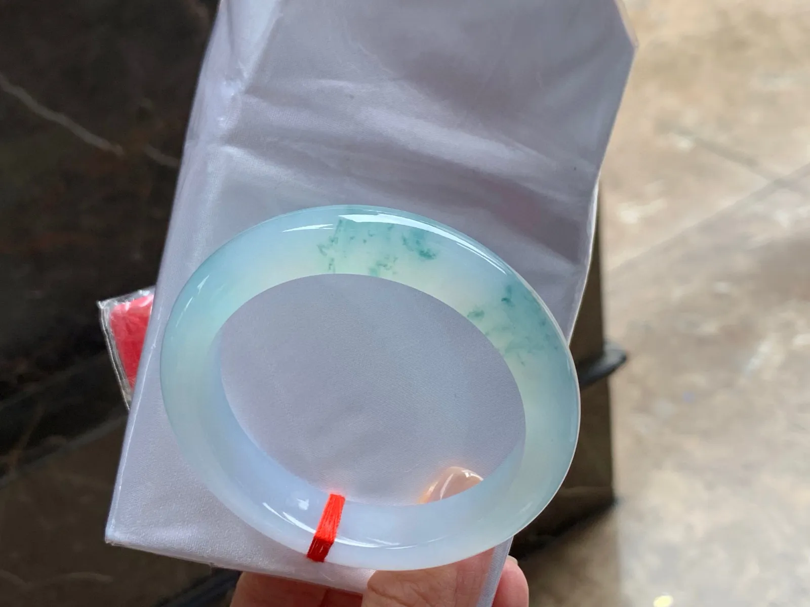 冰种飘花手镯
种好56.5/12.5/9mm