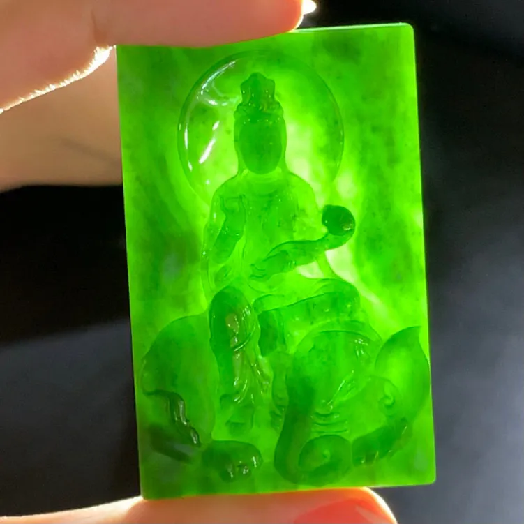 缅甸墨翠普贤观音菩萨挂件，黑度油黑发亮 种老肉质细 胶感好 打灯色阳 冰透十足，可打孔绑绳佩戴或镶嵌，守护神 男女都可佩戴