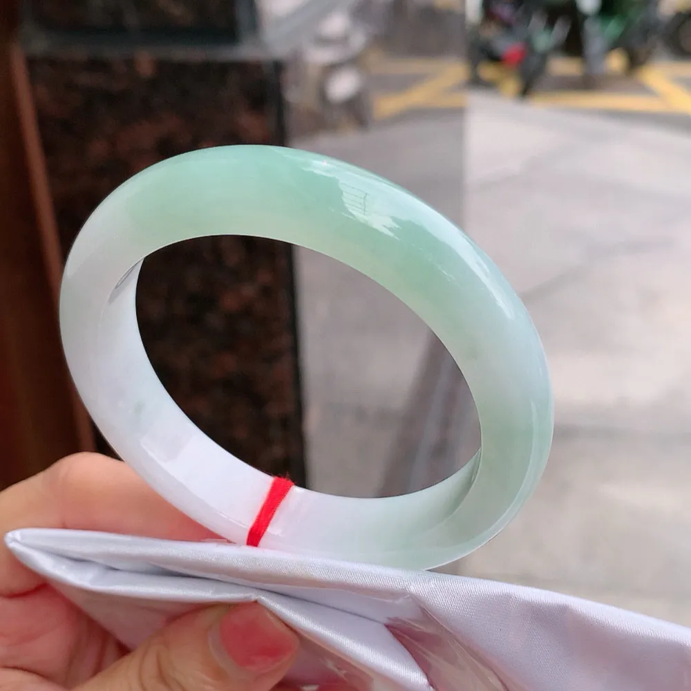 正圈冰绿 无瑕 尺寸:57.7/12.4/8.6 冰润