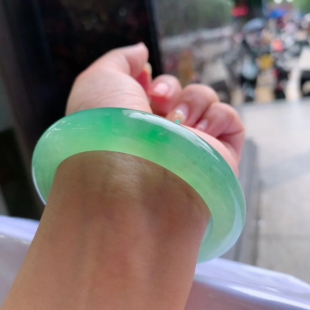 正圈高冰阳绿 无瑕 尺寸:55.9/12.3/8.5  种色俱佳 高品质️️