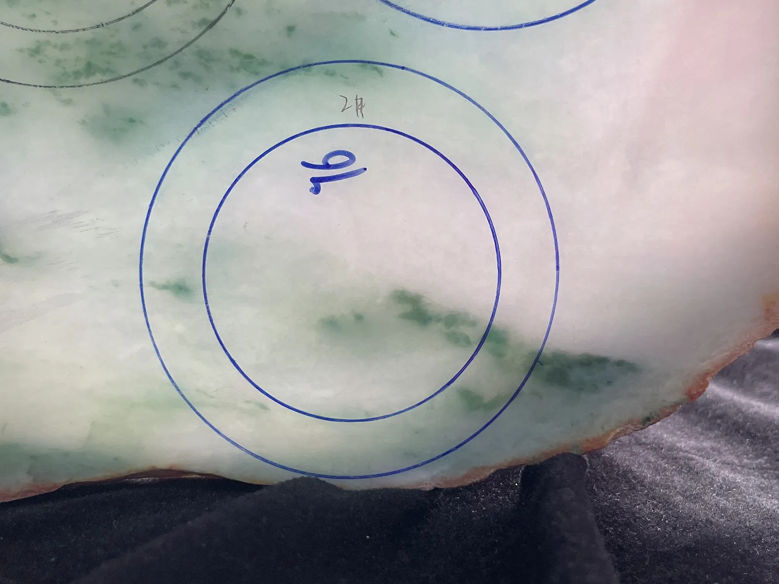 翡翠板料，⭕️正圈最大做60，圆条最大做56