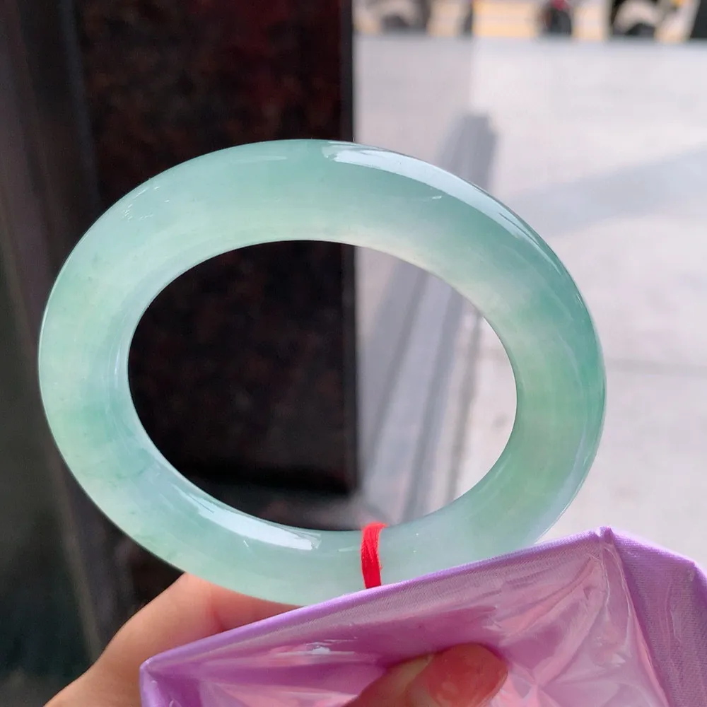 圆条冰玻阳绿 无瑕 尺寸:57.9/12.3胶感十足