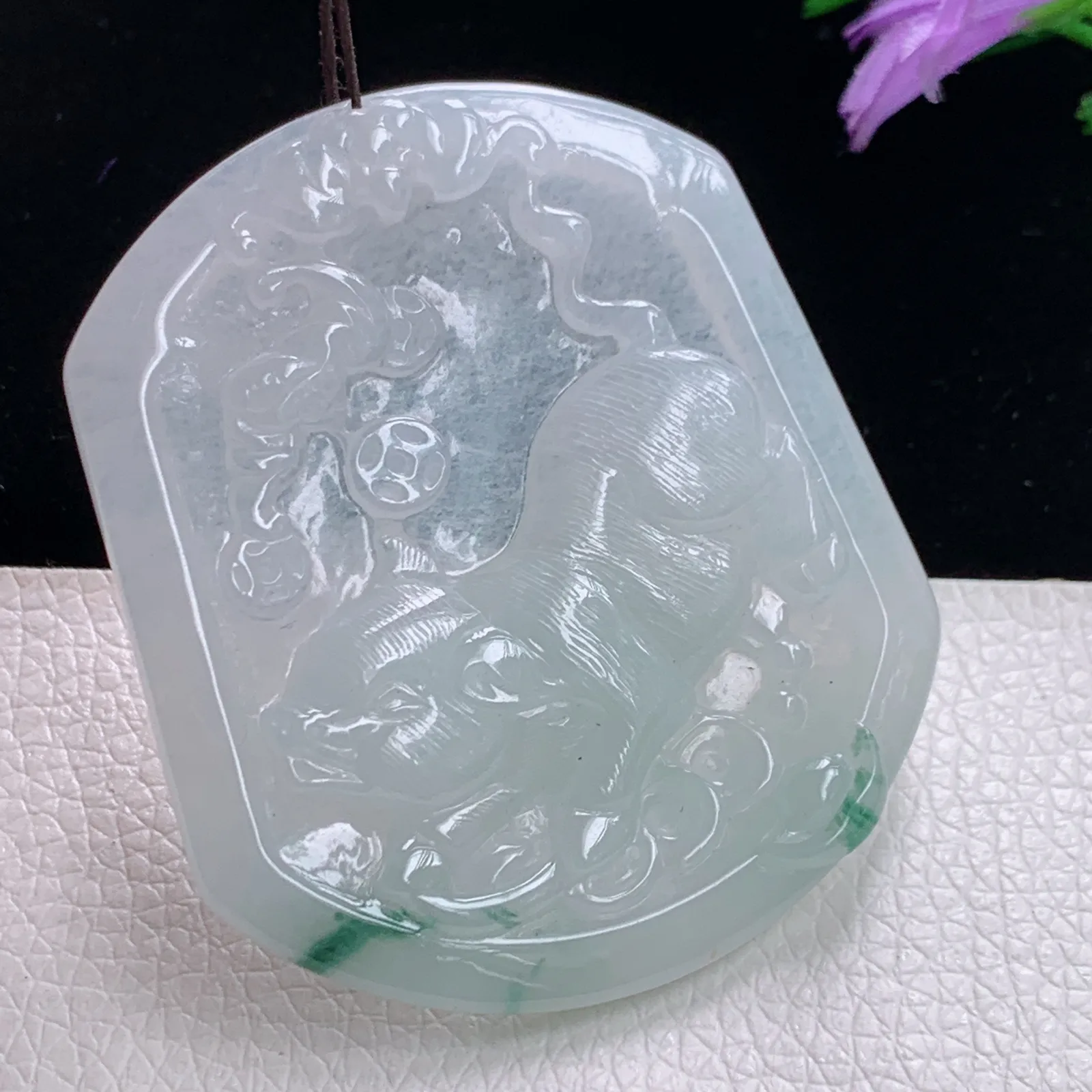 yn实拍52.5*45.6*5.5缅甸翡翠精雕冰飘花招财猪 生肖猪玉吊坠 玉挂件