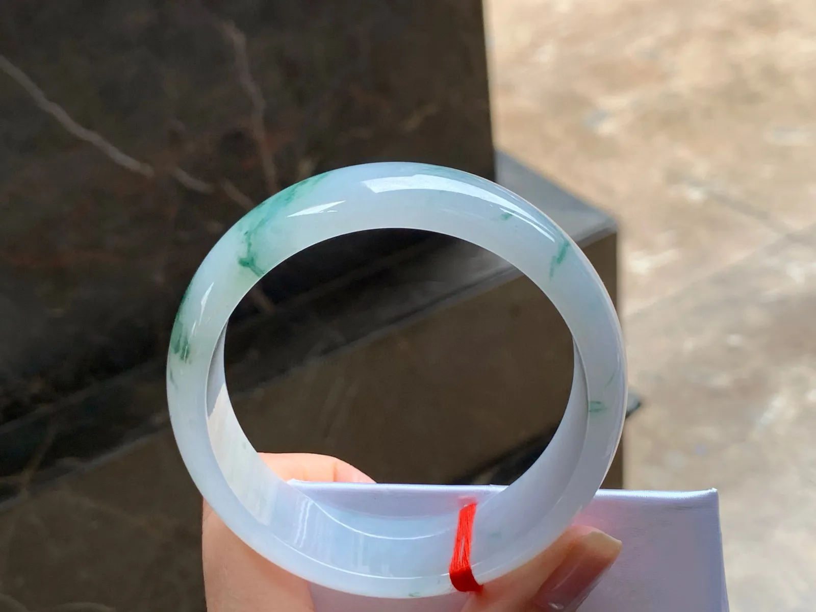 宽版飘花手镯
水润58.7/19.2/7.5mm